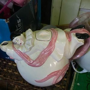 Tea pot